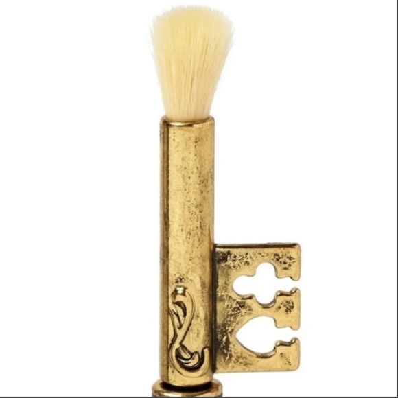 Alice in Wonderland Key to Wonderland Makeup Brush Keepsake Case - Picture 6 of 11